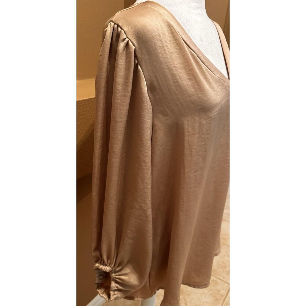 Collection By Cezele Tan V-Neck Top Size S - Picture 4 of 9